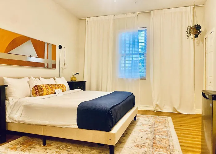 Banana Leaf Villa-Vintage Vibes- King Suite